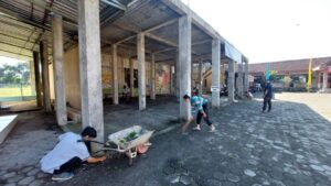 Sambut Hari Jadi Kabupaten Sleman, Pemerintah Kalurahan Lakukan Jum’at Bersih di Lingkungan Kantor