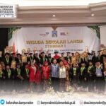 25 Siswa BKL Banyu Manunggal Ikuti Wisuda Sekolah Lansia