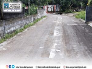 JALAN LINGKUNGAN DUSUN KRADENAN RAMPUNG DIBANGUN SALURAN DRAINASE