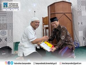 SAFARI TARAWIH DI MASJID TAWAKAL SOMODARAN, LURAH DUKUNG PROGRAM PEMBANGUNAN MASJID
