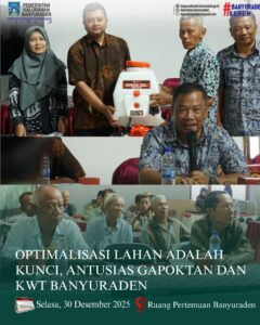 SENYUM SUMRINGAH PETANI DAPAT ILMU BARU SEKALIGUS ALAT SEMPROT MODERN