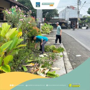 BPKAL BANYURADEN ANTUSIAS IKUTI AKSI JUM’AT BERSIH DI LINGKUNGAN KANTOR