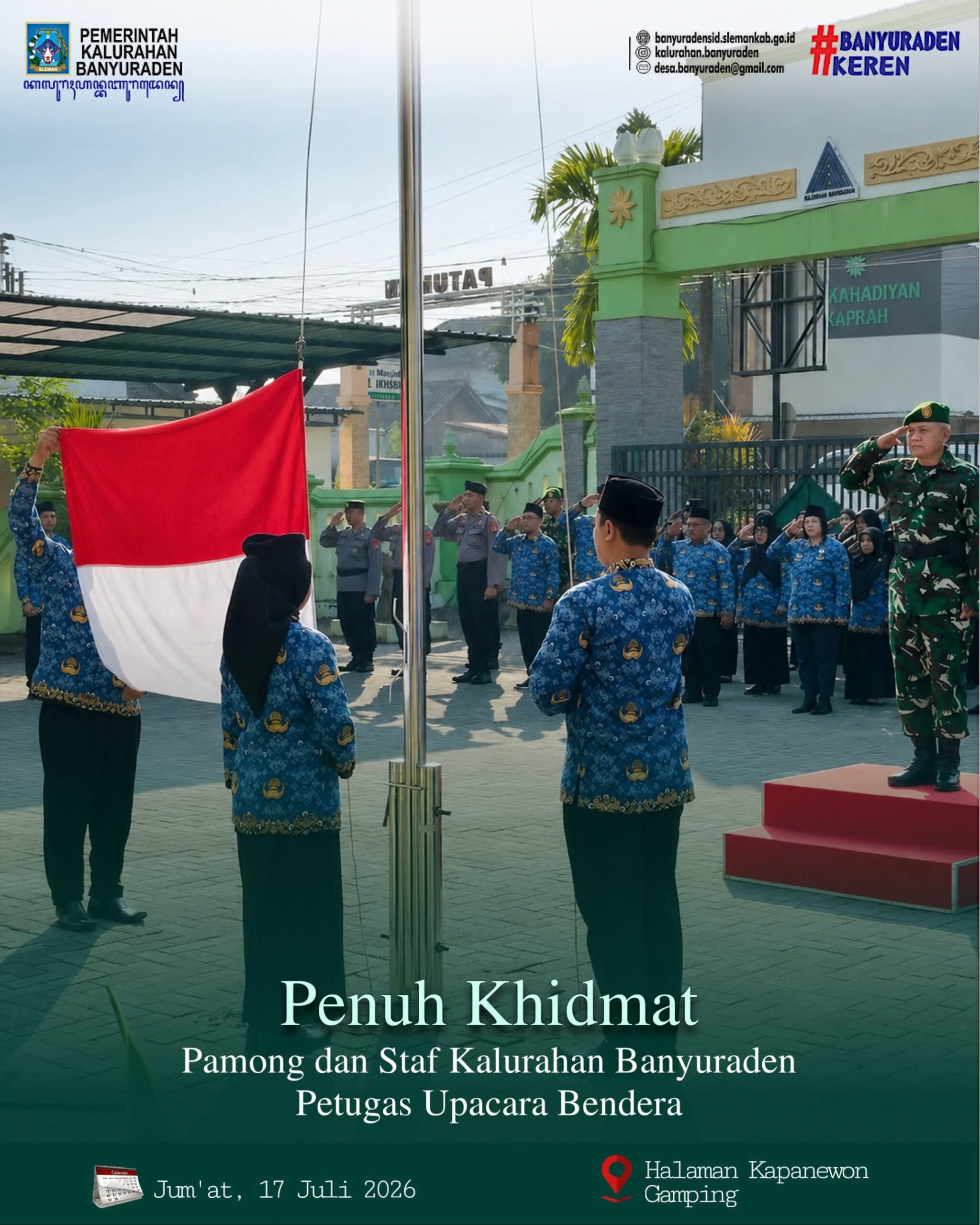 PENUH KHIDMAT, PAMONG DAN STAF KALURAHAN BANYURADEN PETUGAS UPACARA BENDERA